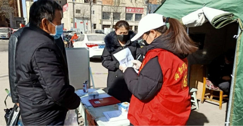 付舒鸿在内蒙古自治区乌海市海勃湾区狮城东街八街坊做志愿者.jpg