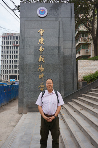 朝阳中学校门前